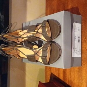 NIB Ann Taylor Lace Up Short Block Heel